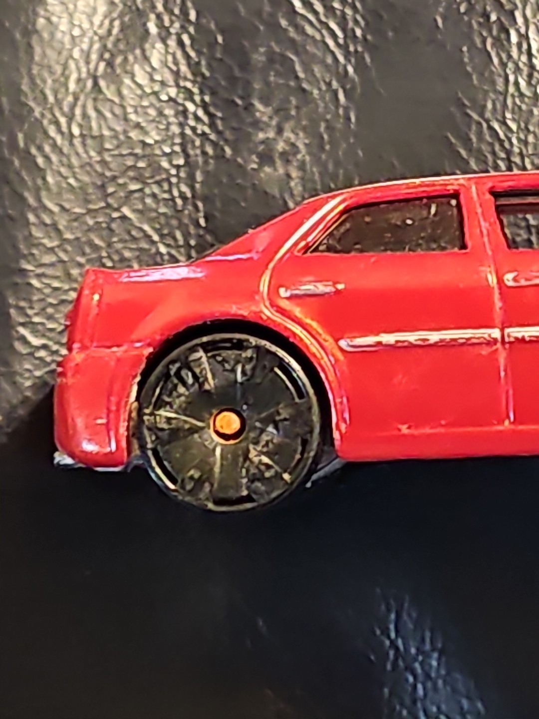2005 HOT WHEELS CHRYSLER 300C HEMI RED 1:64 DIECAST Car- READ