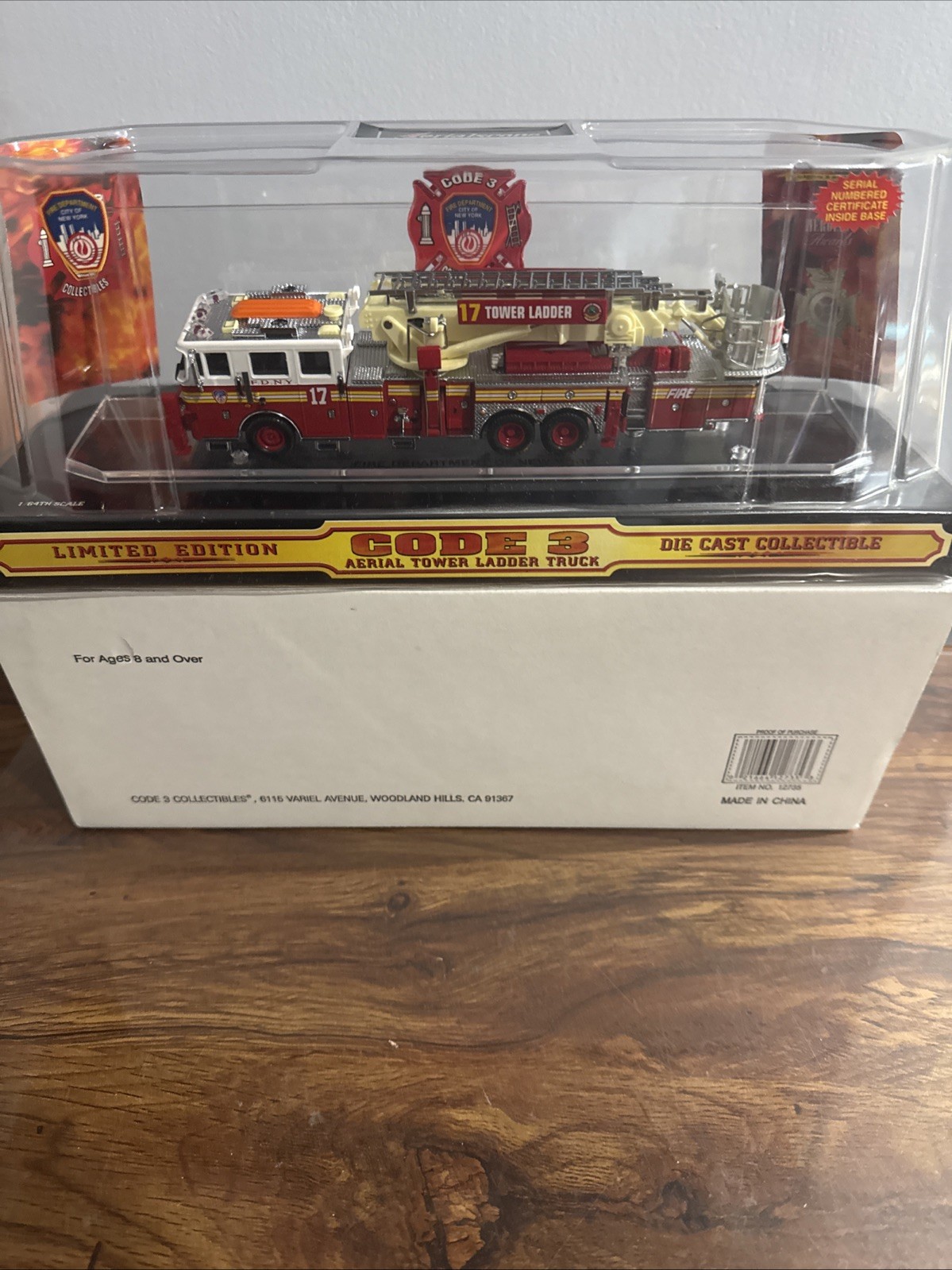 Code 3 Collectibles FDNY Aerialscope Tower Ladder 124 #12735 1/64 Fire Truck New