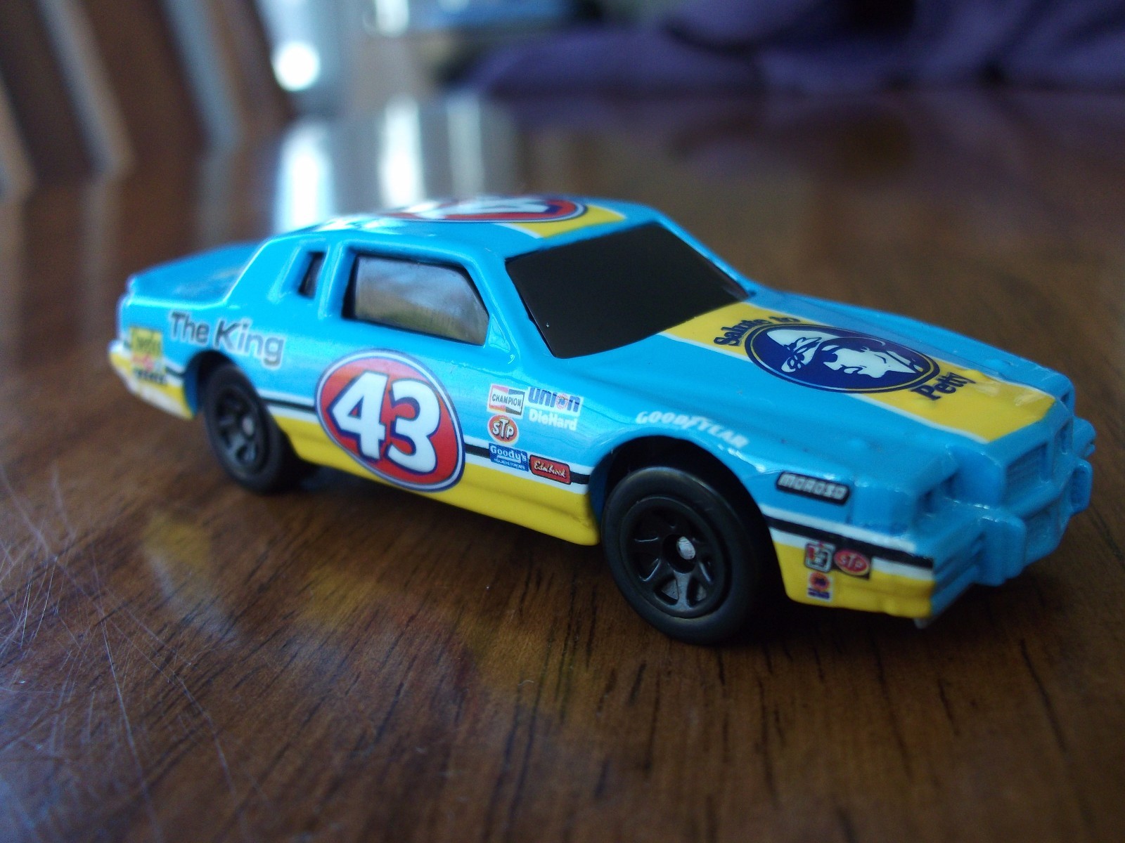 THE KING Richard Petty Vintage 1984 Pontiac Grand Prix 1/64 NASCAR