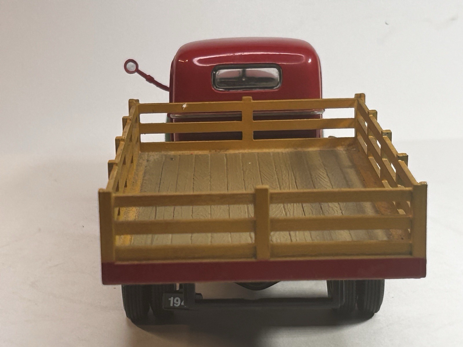 National Motor Museum Mint 1941 Chevrolet Flatbed Stake Truck Red/Green 1:32 DC