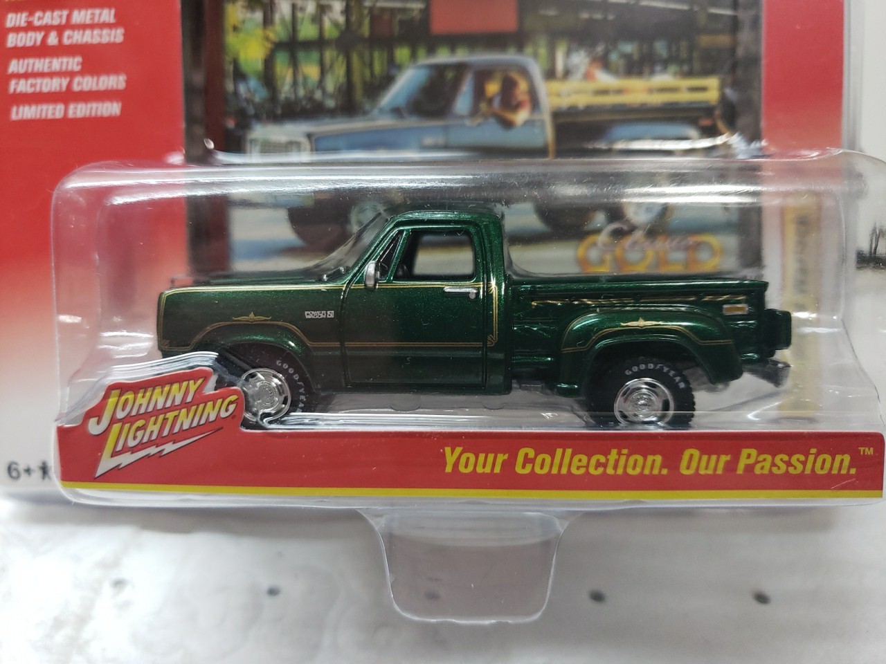 Johnny Lightning 1978 Dodge Warlock Classic Gold Collection Dark Green Metallic