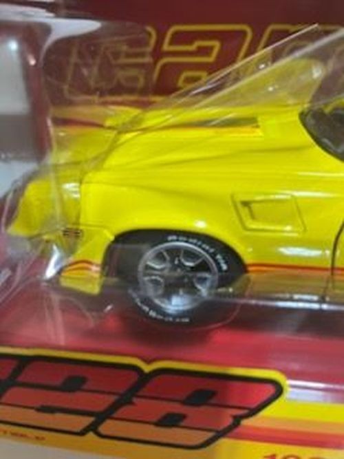 1980 Camaro YELLOW 13690 Greenlight 1:18