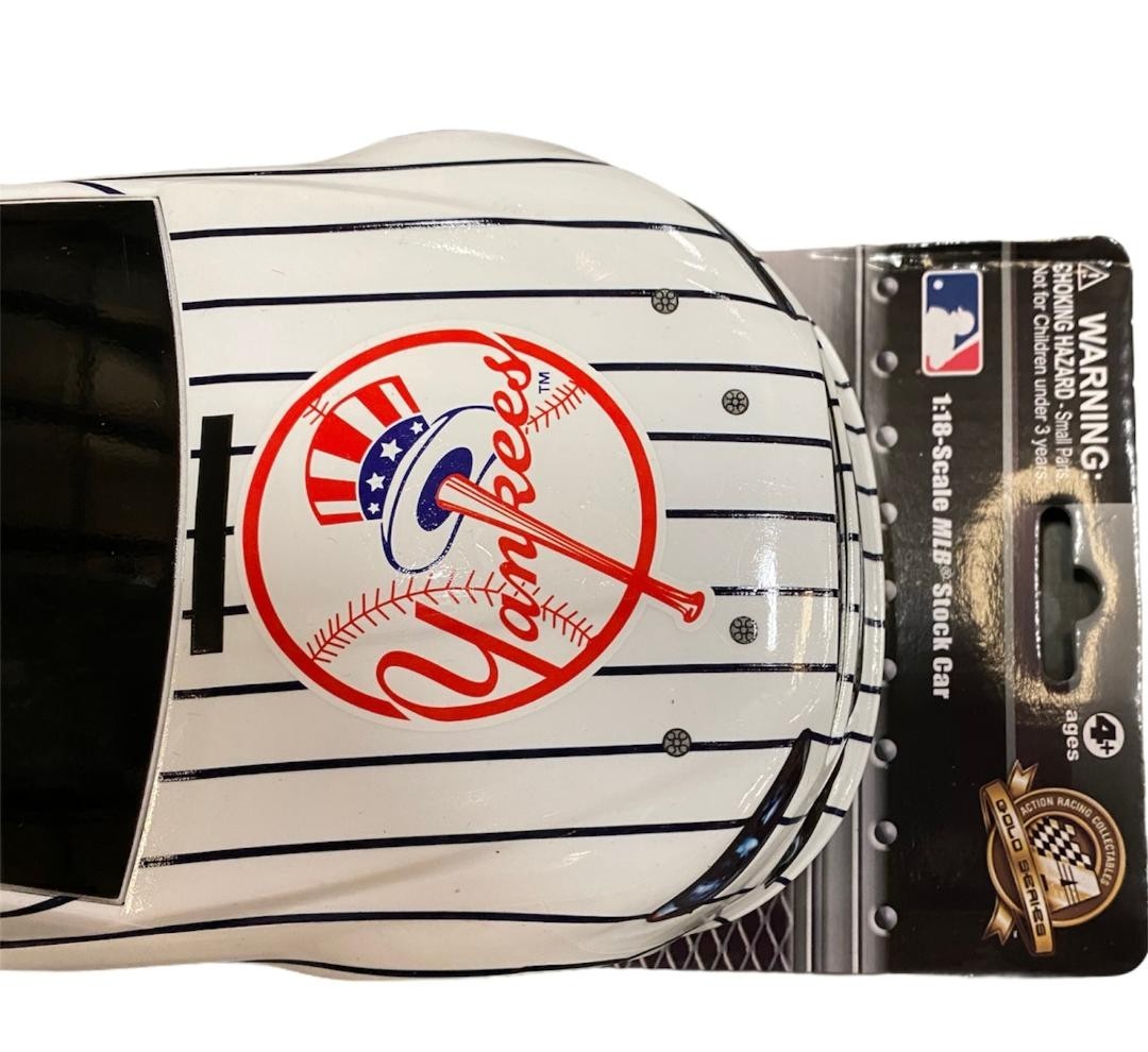 New York Yankees 2012 NASCAR Lionel Racing 1:24 Stock Car Limited Edition MLB