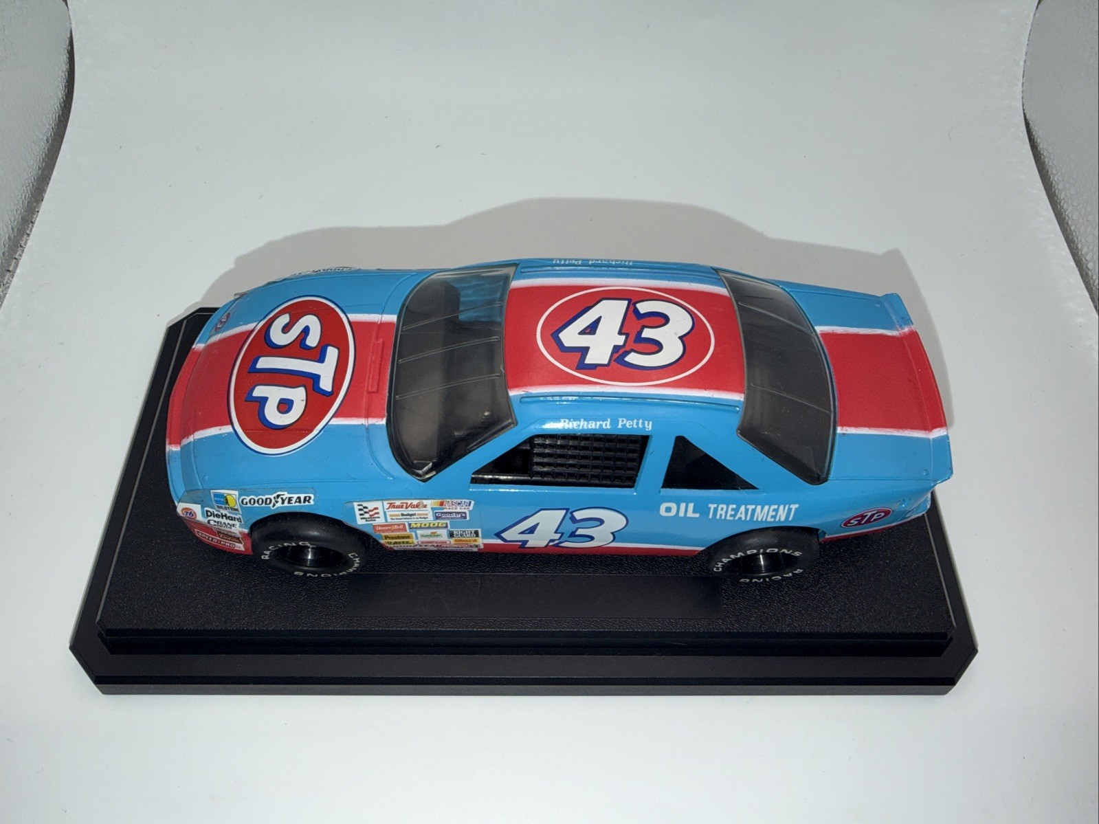 Vintage 1992 Racing Champions Richard Petty #43 1:24 scale