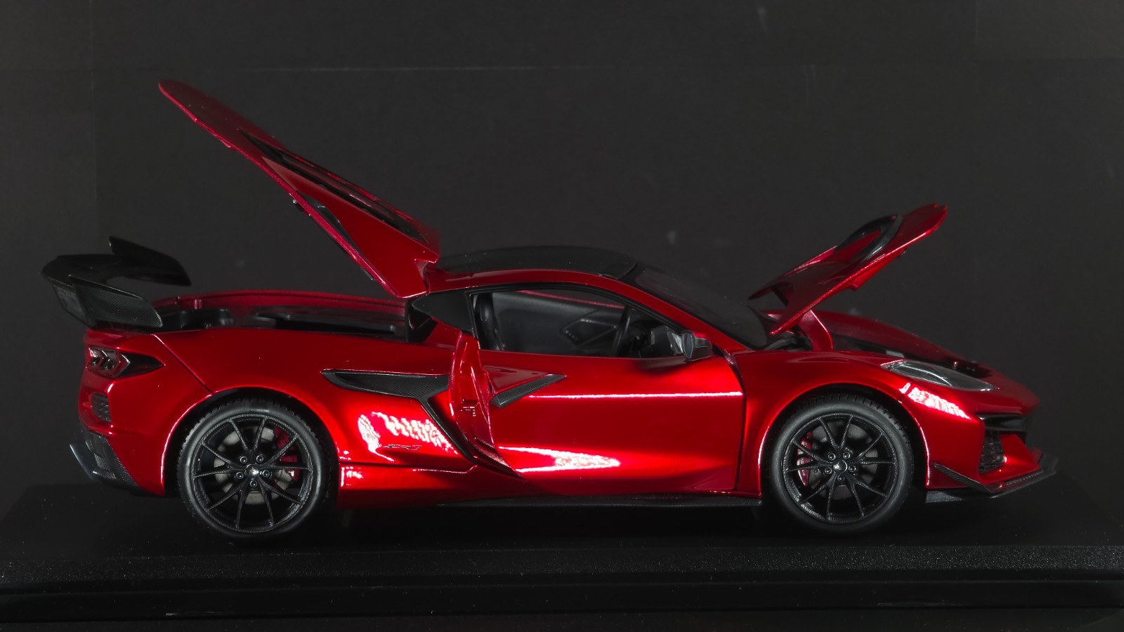 Corvette ZR1 Coupe 1:18 Maisto Exclusive Style Special Edition – Red