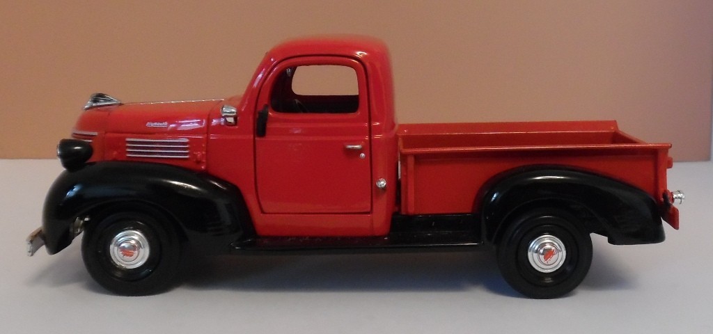 Diecast Red 1941 Plymouth Pickup1/24 Motor Max New