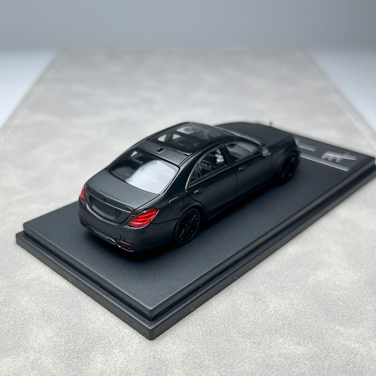 King 1:64 Matte Black AMG S65 W222 Luxury Sports Model Diecast Metal Car New