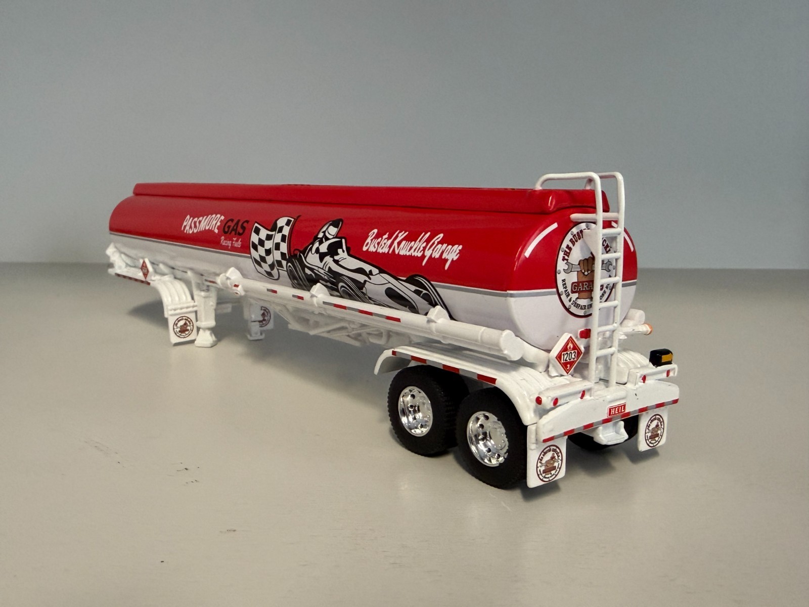 WHITE & RED DCP 1/64 HEIL FUEL TANKER TRAILER