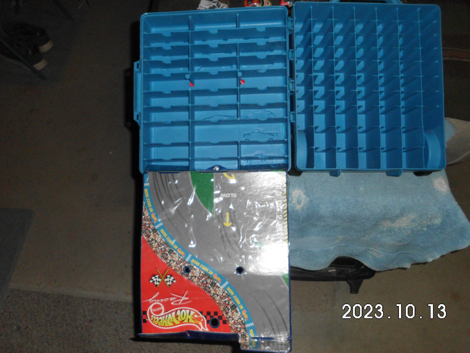 1997 Hot Wheels 100 Car Carry Case 32 Funny Cars / Dragsters / Nascar + Bonus