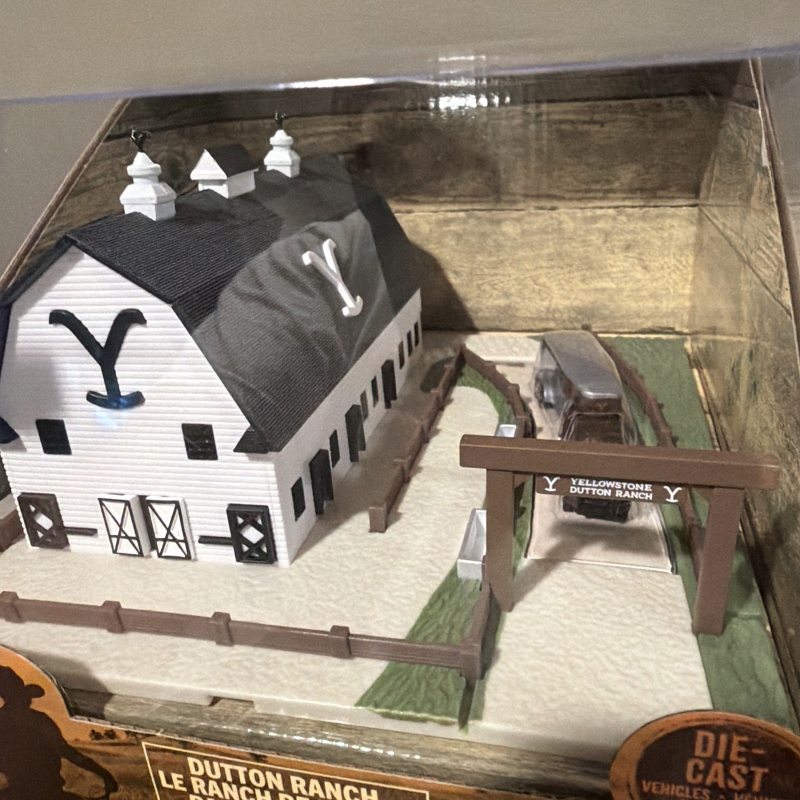🐴Yellowstone Dutton🌟Ranch Mini Version With Truck Trailer Hollywood Classic