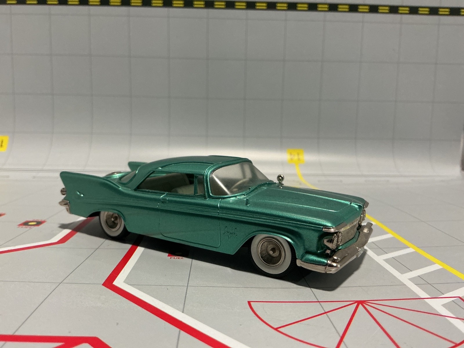 1:43 BROOKLIN MODELS 1961 IMPERIAL SOUTHAMPTON CUSTOMS COUPE