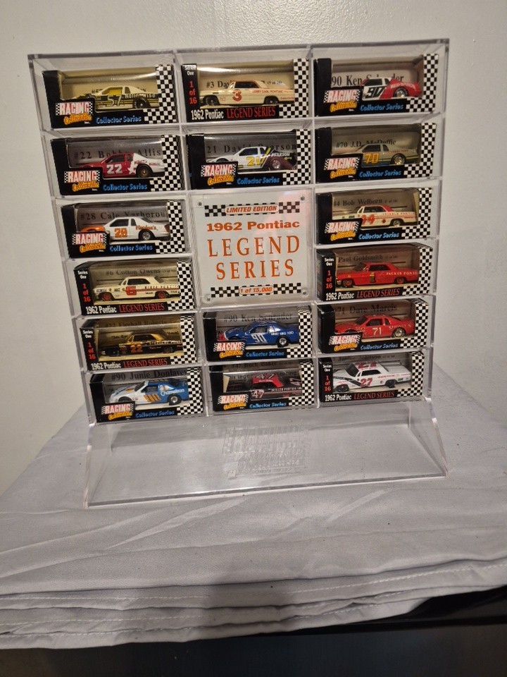 1962 Pontiac Legend Series 1 of 15 000 Die Cast 1:64