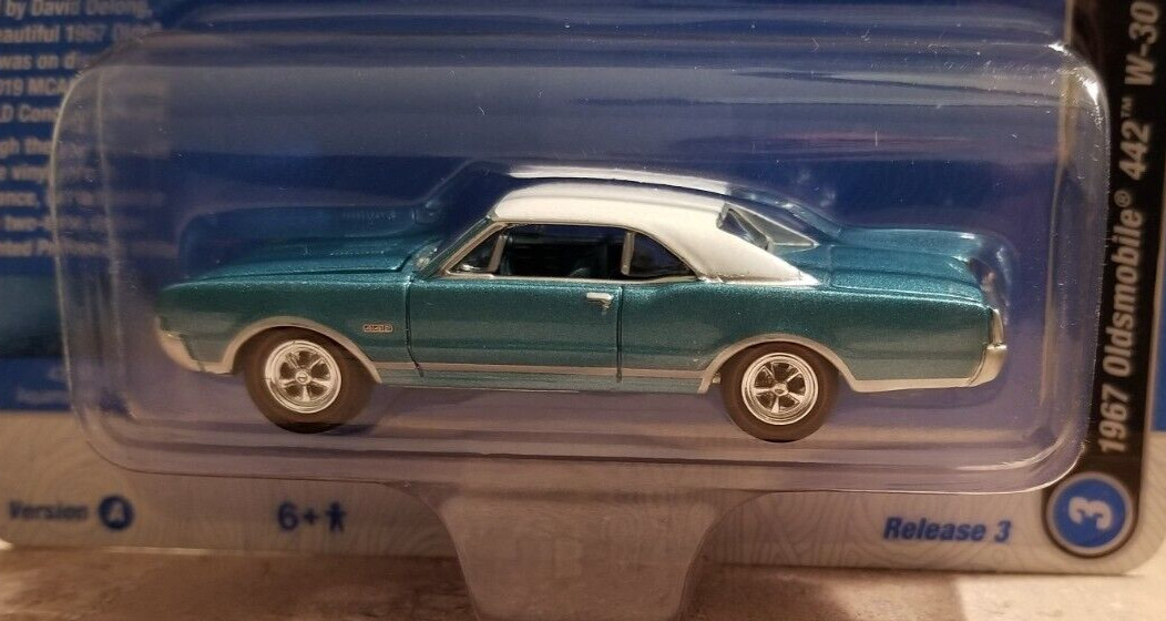 Johnny Lightning 1967 Oldsmobile 442 W-30 Diecast 1:64 Car VerA Rel3 #3 MCACN