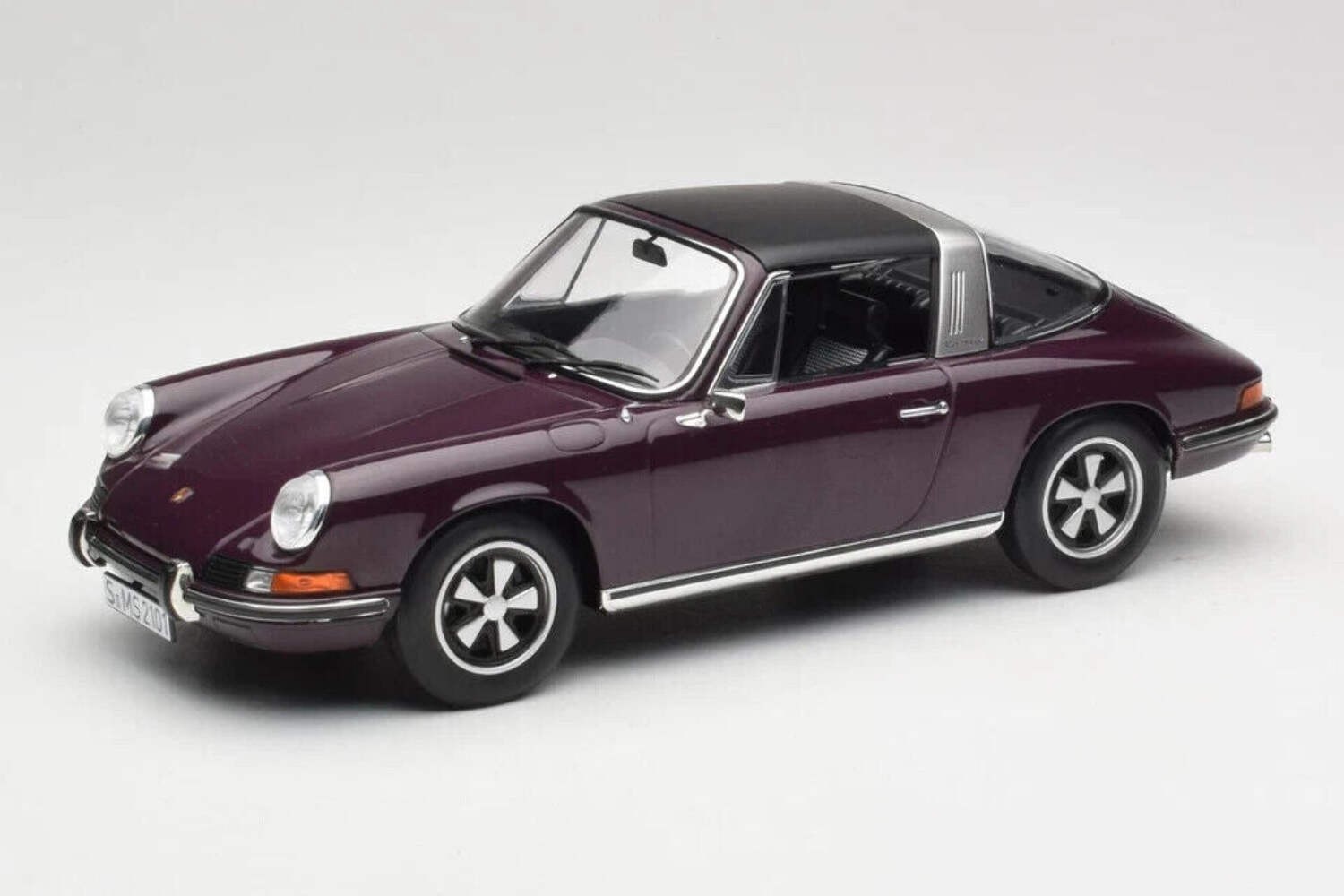 Norev 1971 Porsche 911 T Targa (Removable Top) Violet 1:18 187644