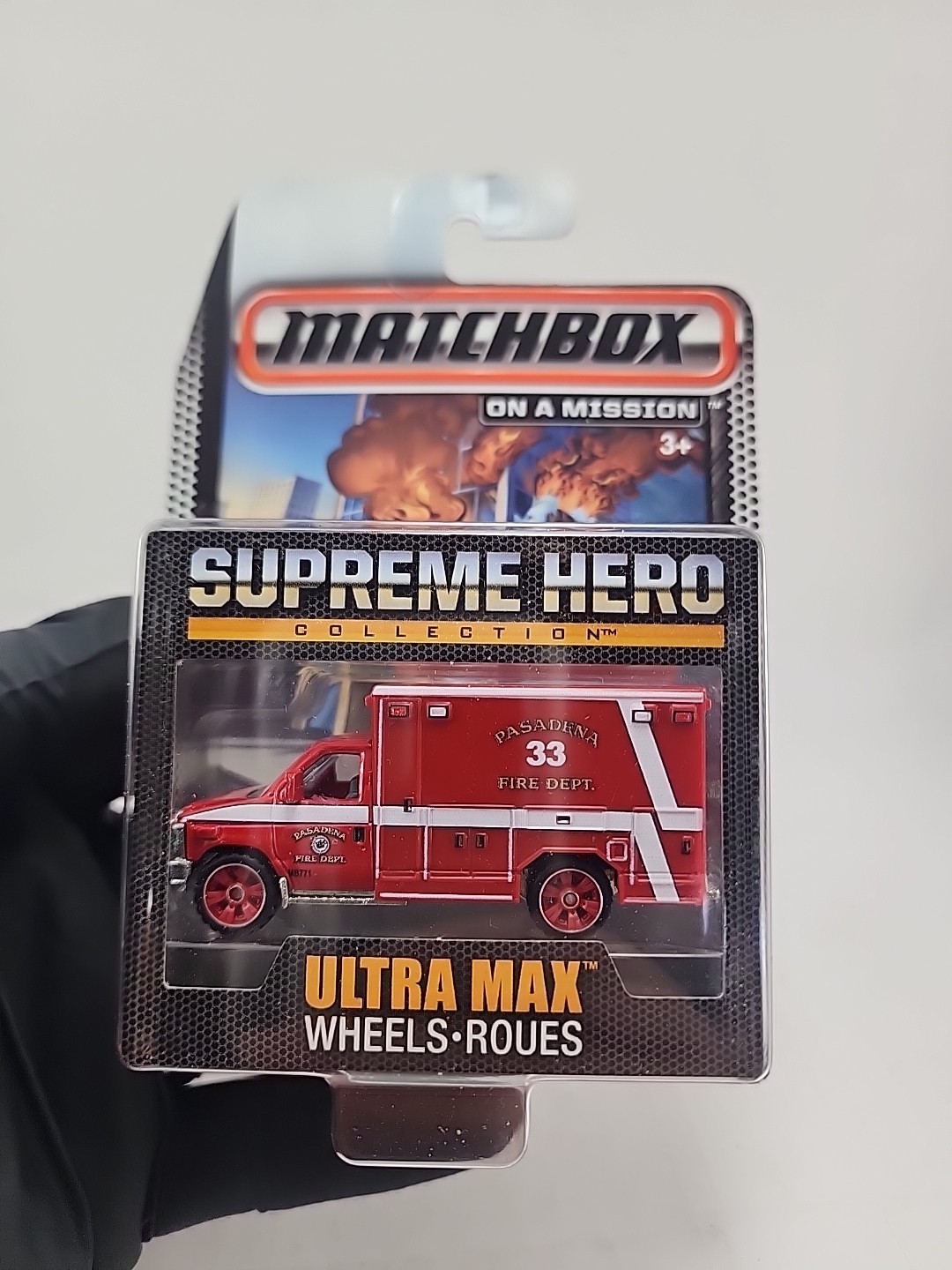 MATCHBOX Ford E-350 Ambulance Supreme Hero Collection 2015