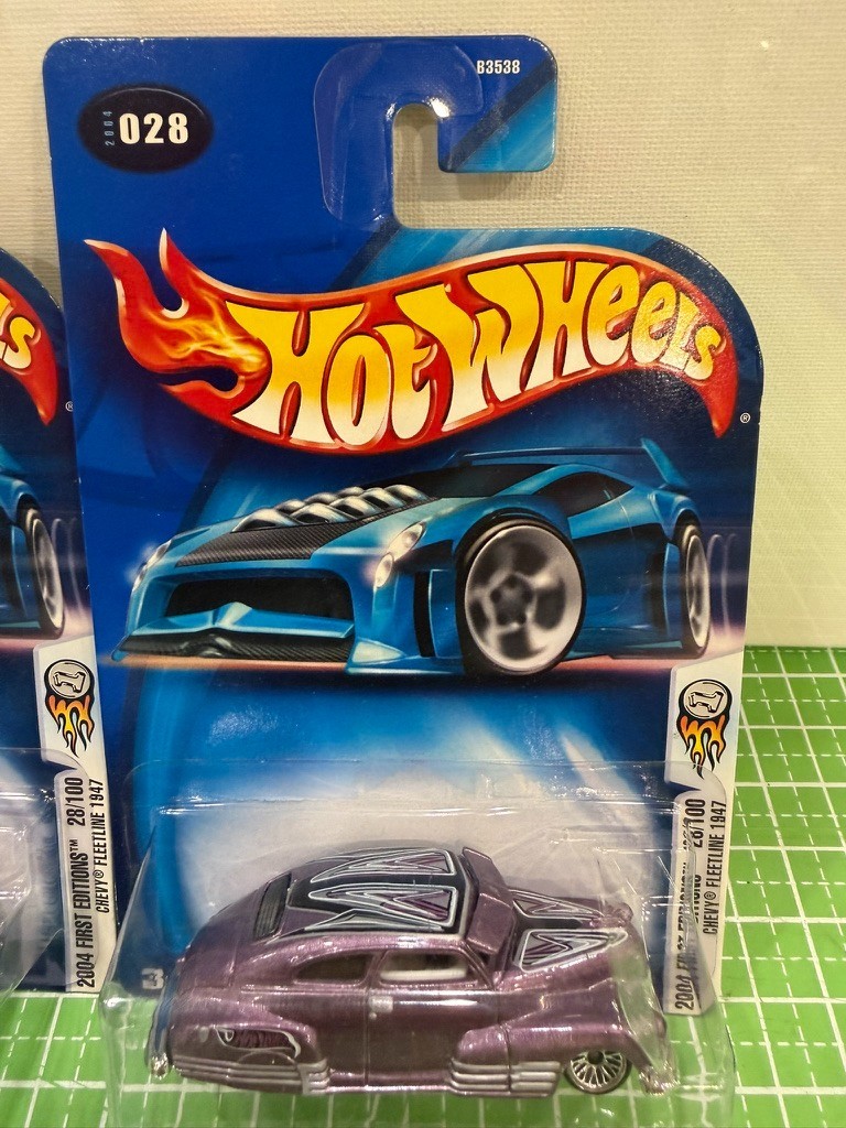 Hot Wheels 2004 First Editions 28/100 – LOT OF 2 – Chevy Fleetline 1947 #028