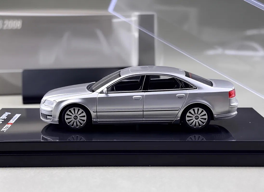 MH 1:64 Silver S8 2008 Luxury Sedan Sports Model Diecast Metal Car