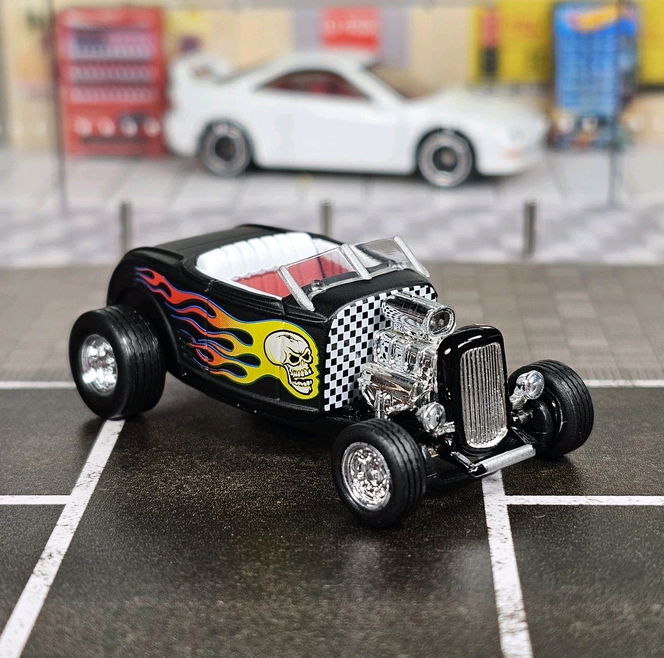 1:64 Hot Wheels Limited Ed 1932 32 Ford Roadster Rat Rod Black w/ Skull & Flames