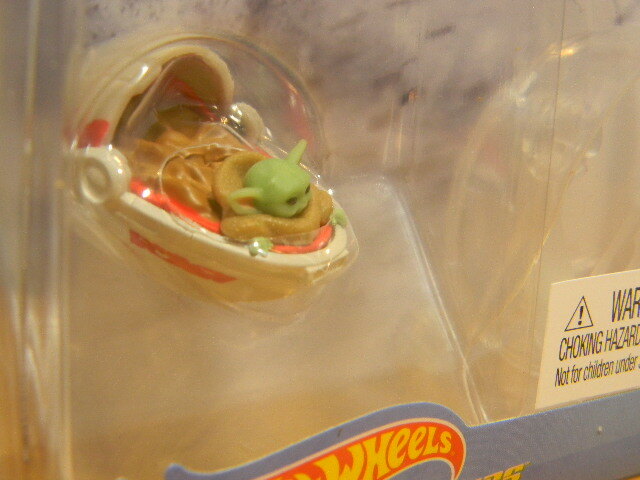 Hot Wheels Star Wars Starships ‘Mandalorian The Child’ “HOVER PRAM” With Stand
