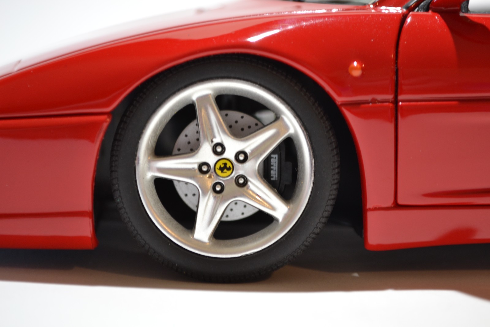 1/18 UT Models Ferrari 355 Spider Rosso Corsa No Box