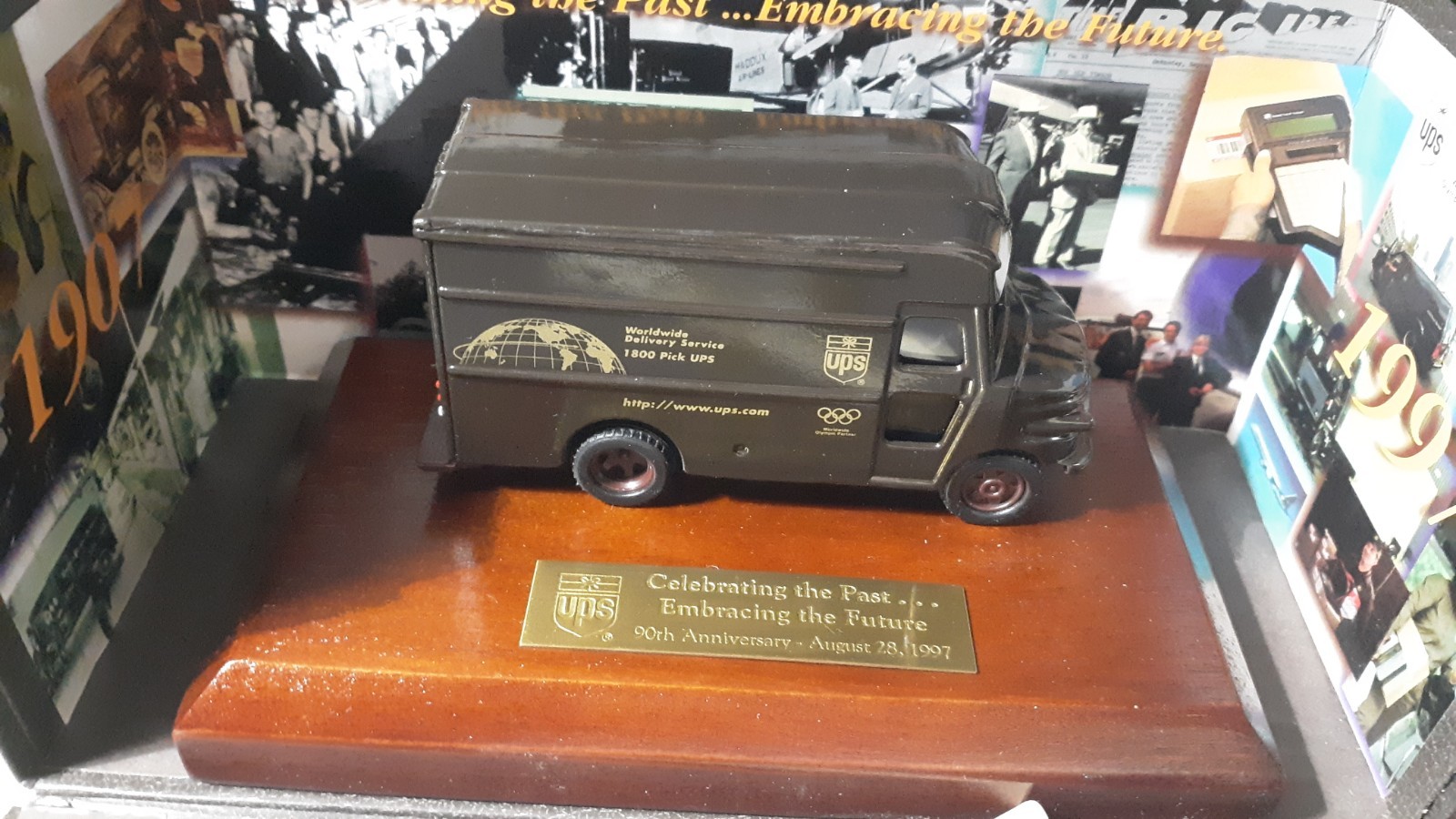 UPS ANNIVERSARY COMMEMORATIVE COLLECTIBLE ITEMS