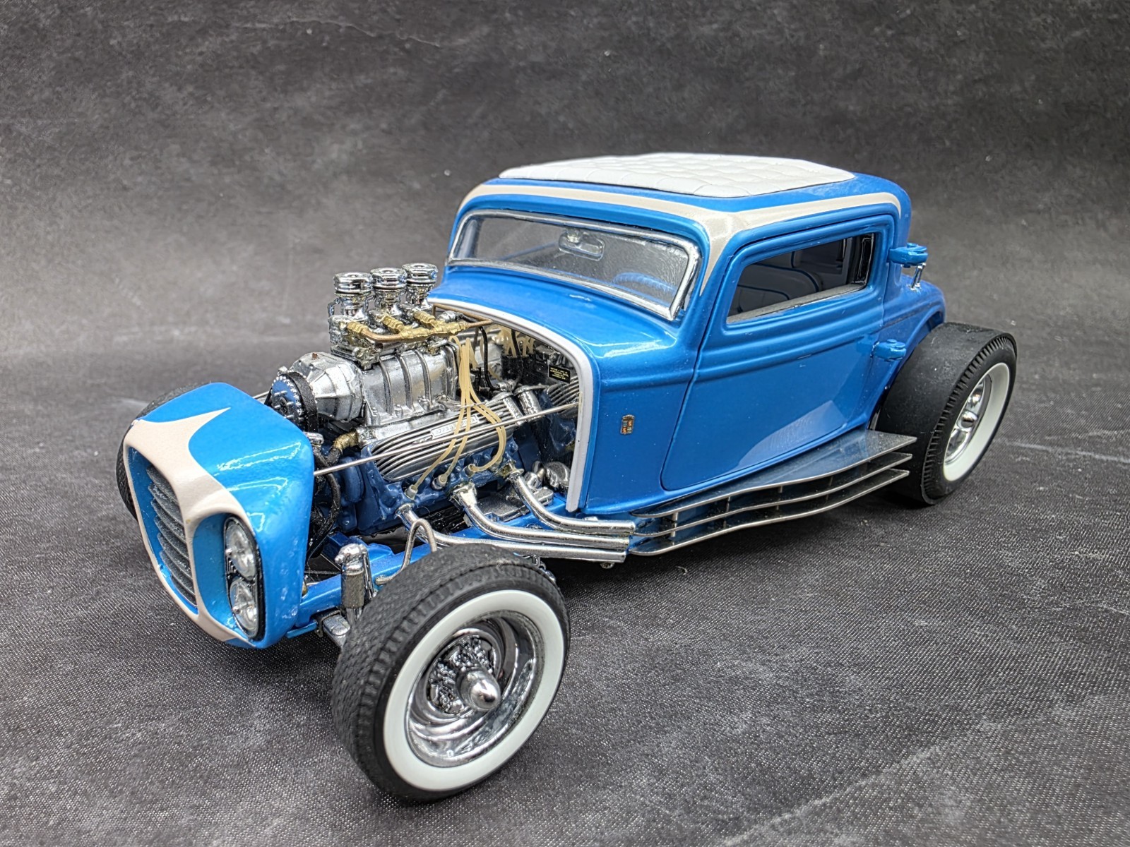 Danbury Mint 1932 Ford Little Deuce Coupe V8 1:24 Scale Diecast Beach Boys Car