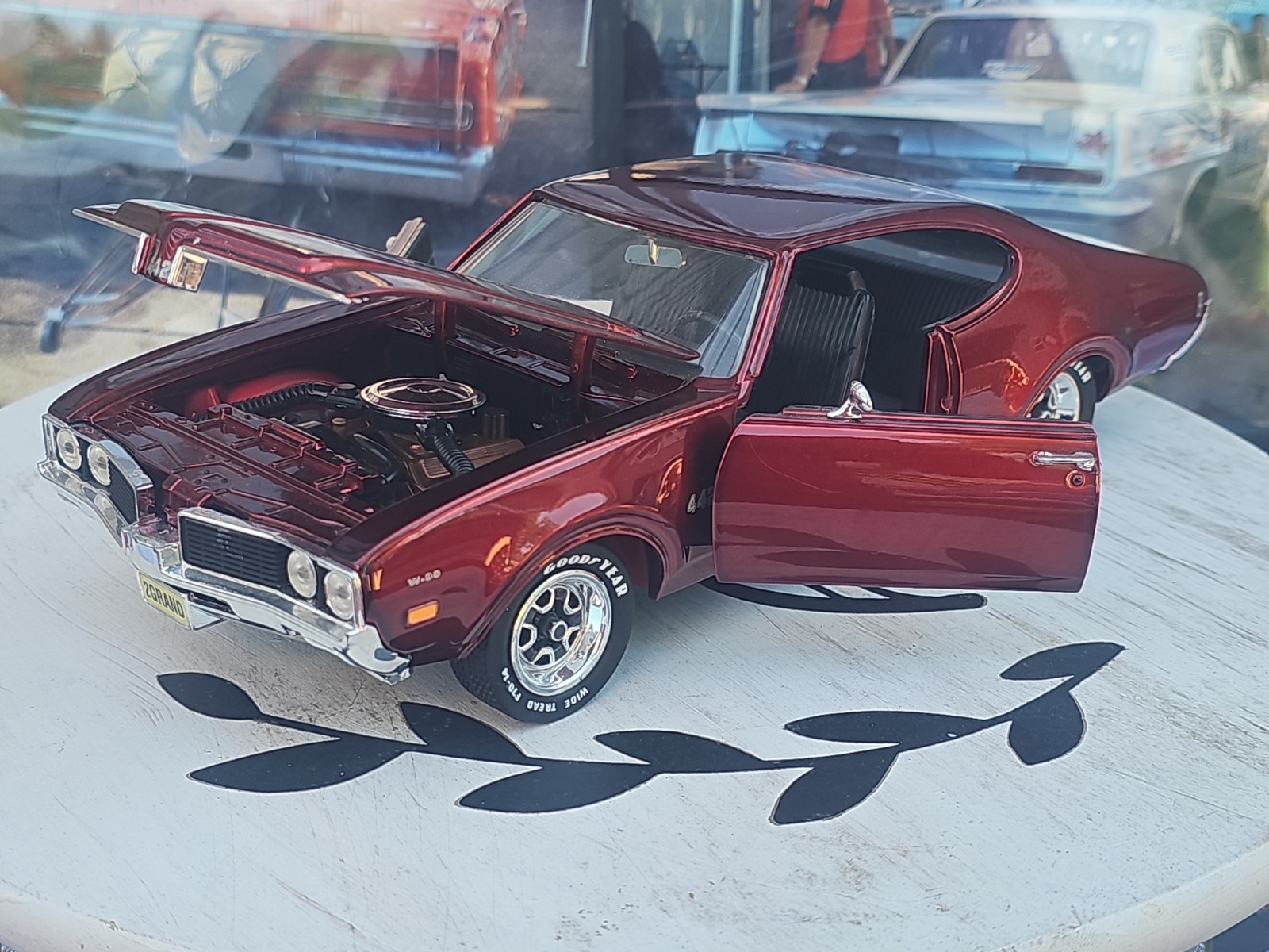 ERTL American Muscle 2 GRAND Series Diecast 1969 Olds 442 W-30 Red W/ Black 1/18