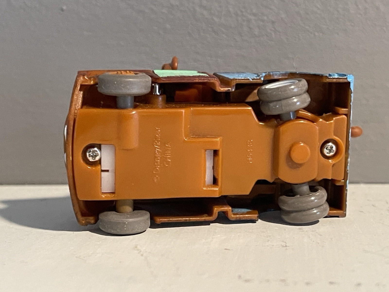 MATER BACKWARDS DRIVING Disney Pixar CARS Pullbax Pullback Toy 2005 – OOB EUC!