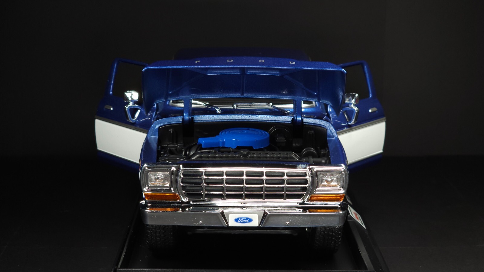 1979 Ford F150 Pick-up Blue Maisto 1:18 New Exclusive Style Special Edition