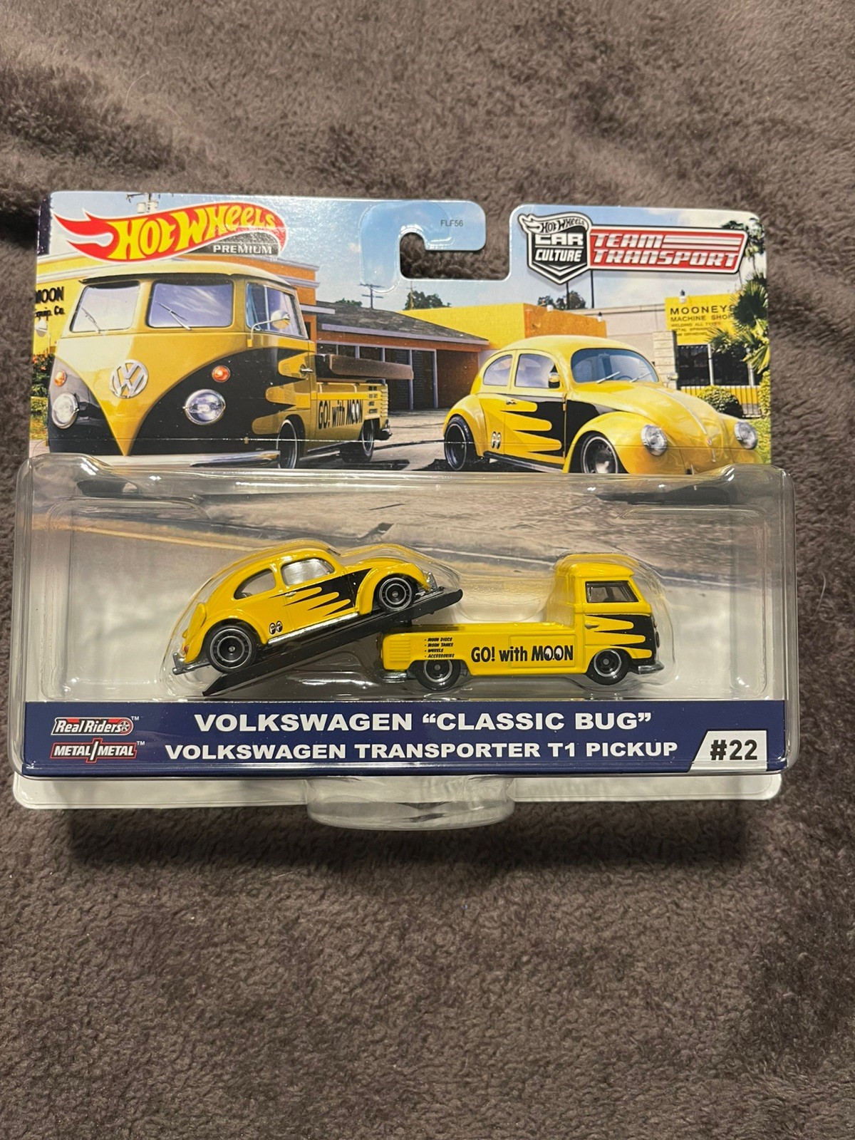 Hot Wheels Team Transport #22 Volkswagen “Classic Bug” & VW T1 Pickup