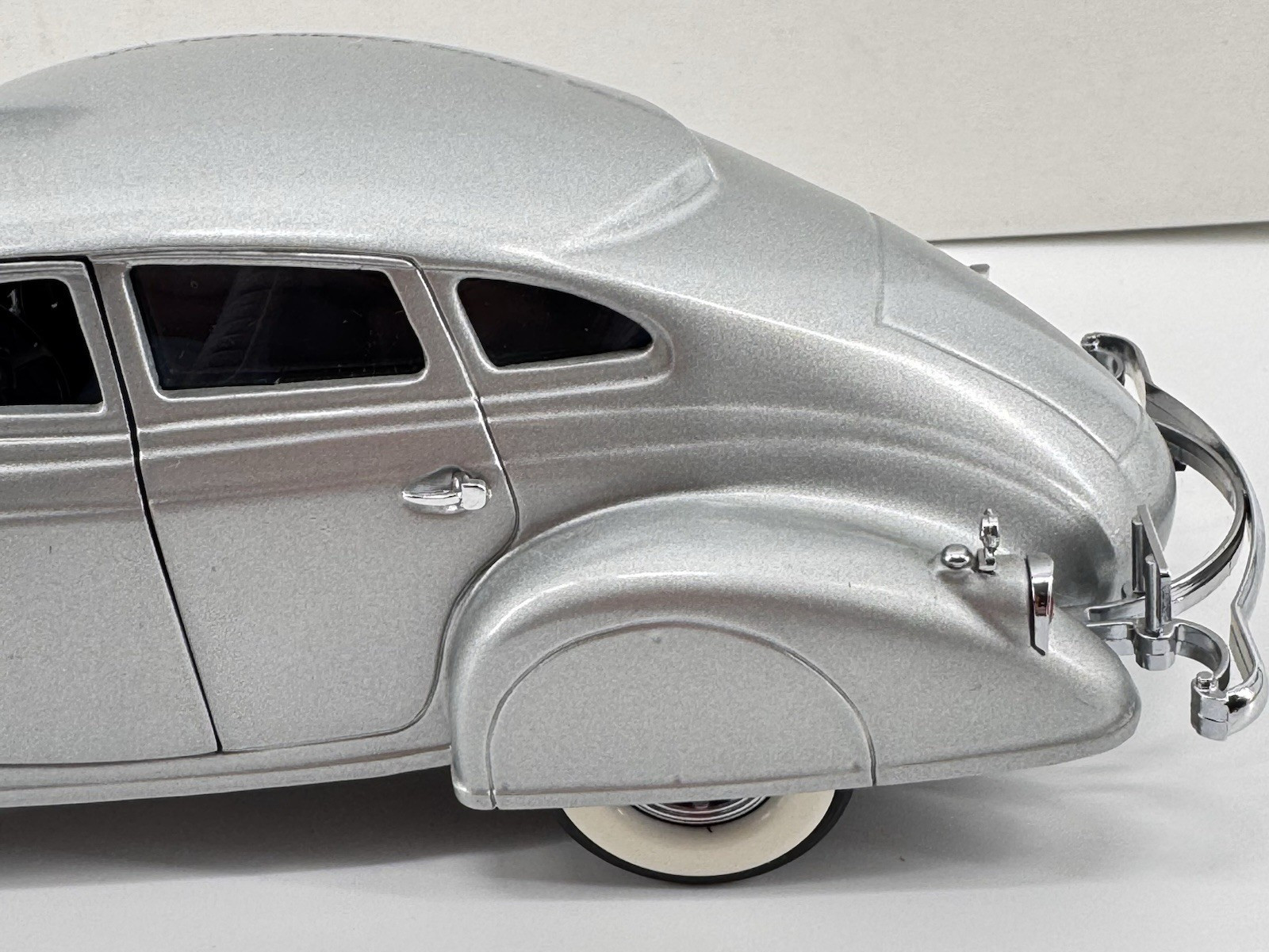 Danbury Mint 1933 Pierce Silver Arrow 1:24 Scale Diecast Metal Luxury Model Car