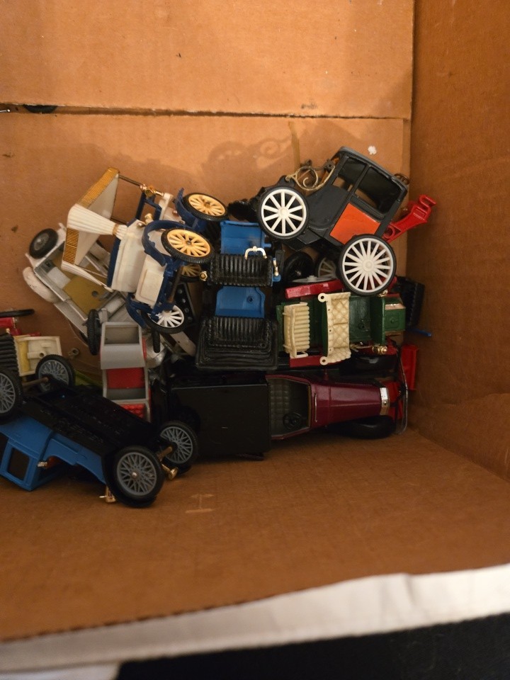 Mixed Lot Of Die Cast And Plastic Cars MiniaturecDifferent Brands Broken Parts