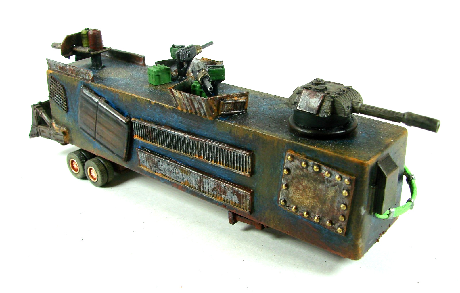 Gaslands Peterbuilt 379 War Rig Custom White Rose Diecast 1/80 Mad Max Blue