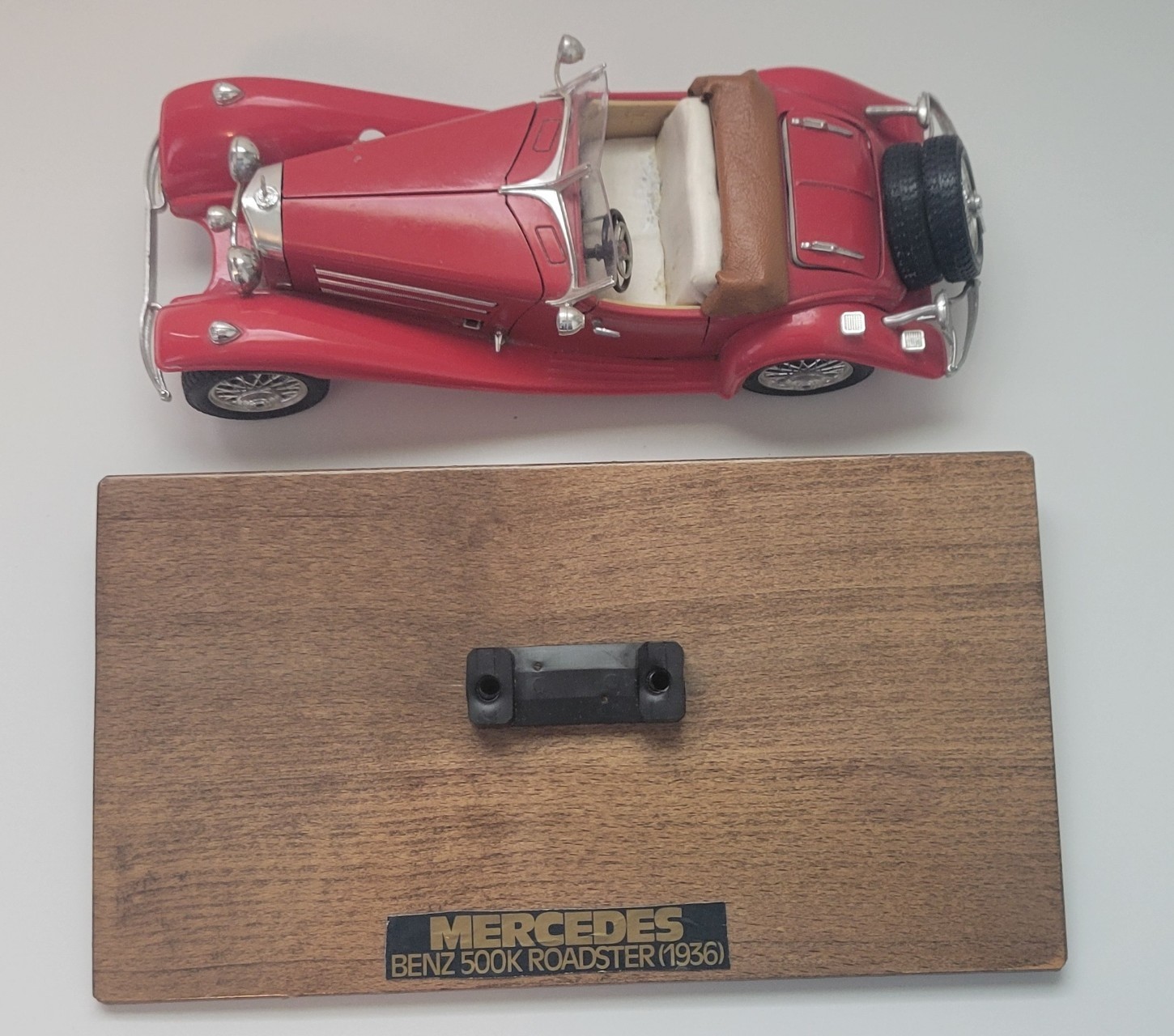 1936 Mercedes Benz 500 K Roadster 1:20 by Bburago Model #3020 with Stand
