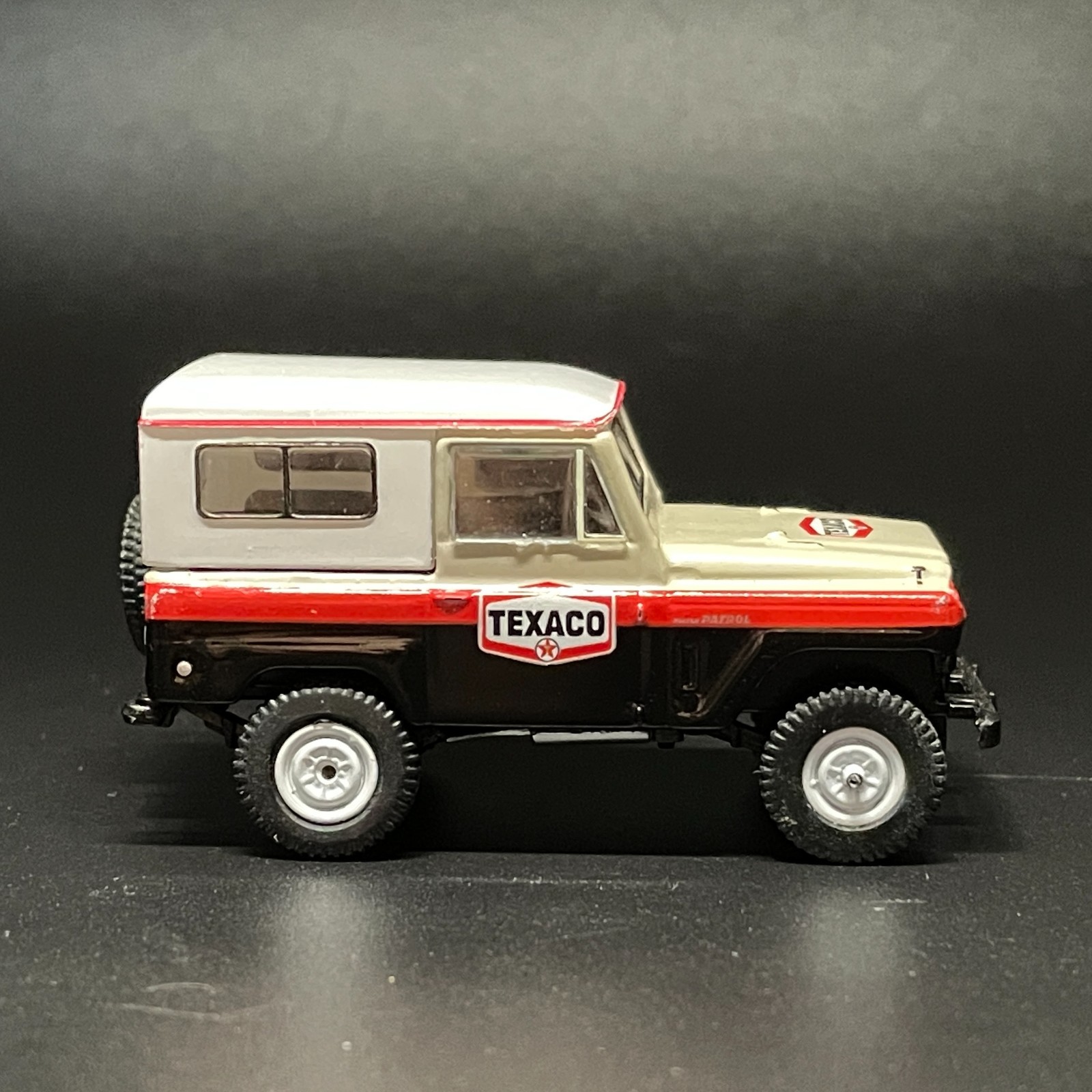 1967 Nissan Patrol Texaco SUV 1/64 Premium Diecast w/ RR’s & Removable Top