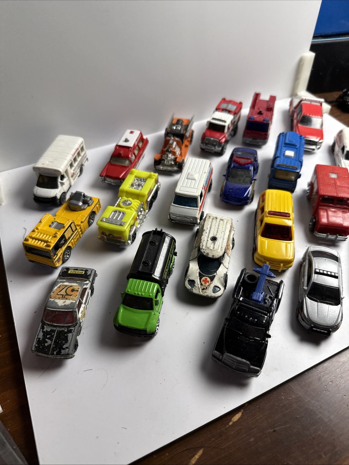 Hot Wheels Matchbox Emergency Vehicle Lot Police Fire Truck Ambulance Rescue 21p