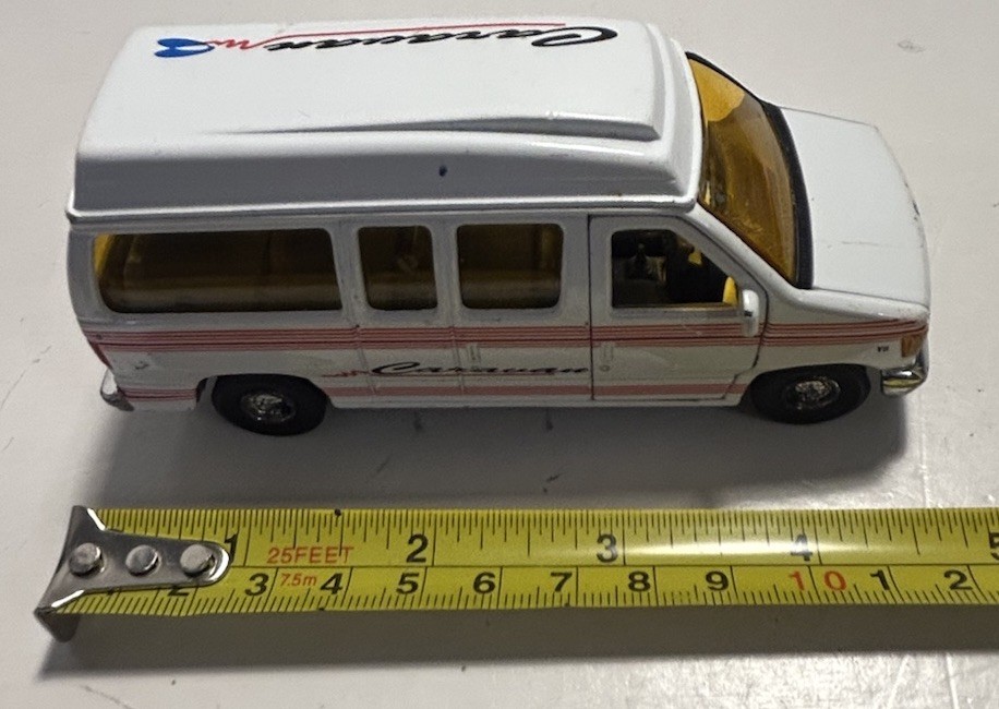 Tin Toys NEW Ford Econoline Van E-350 V8 Caravan 1:43 Diecast White