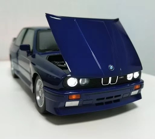 1:24 BMW M3 E30 Diecast Car Alloy Model – Sound & Light Classic Vehicle Toy Gift