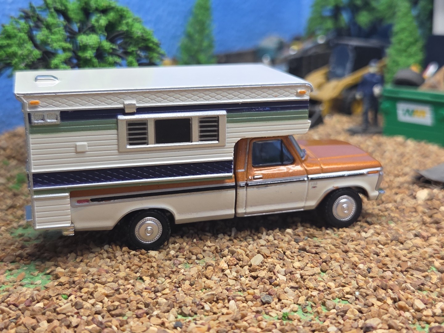 GREENLIGHT 1976 4×4 Ford F-250 XLT Lariat Truck 1:64 CAMPER Farm Ertl 1979