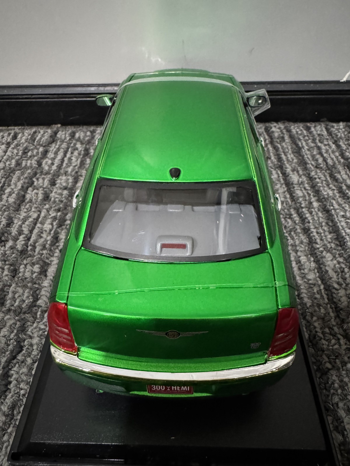 Maisto 1:18 Diecast Special Edition 2005 Chrysler HEMI 300C GREEN NEW IN BOX