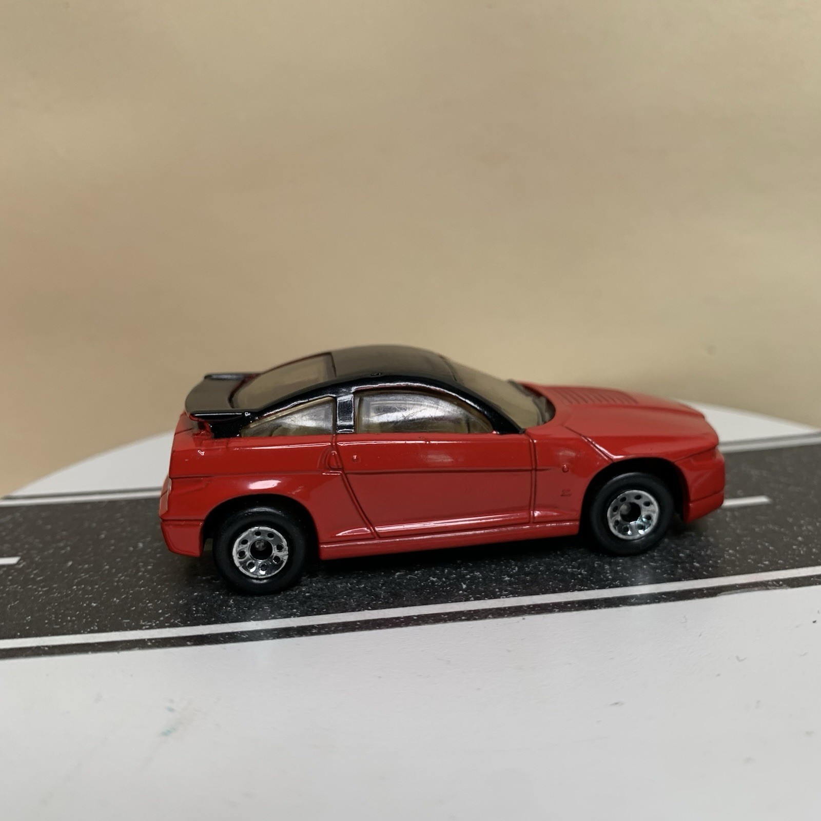 1990 Matchbox Superfast MB 15 Alfa Romeo SZ Red/Black Roof w/Tan Interior 1:64
