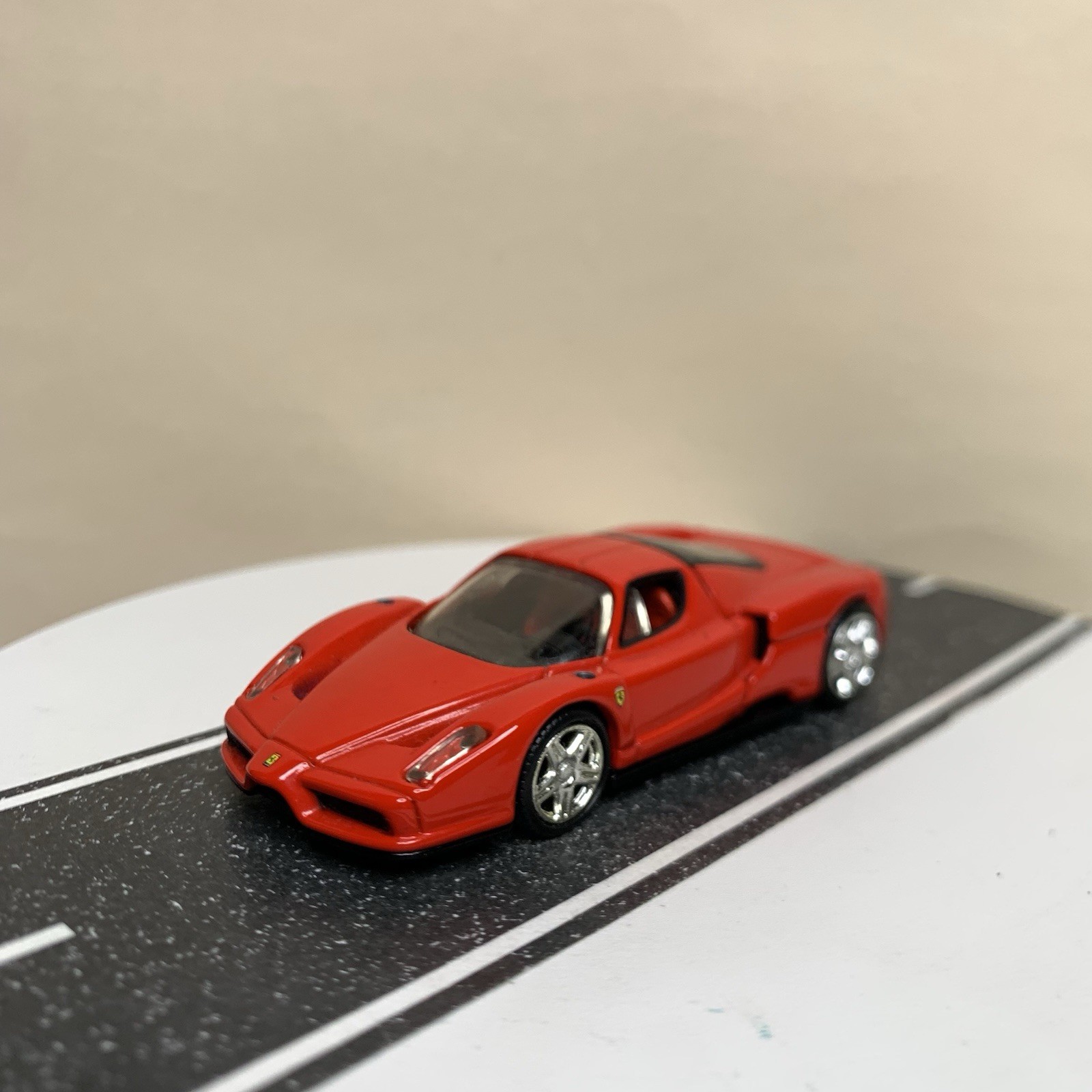 2005 Hot Wheels 100% Oil Can Showcase Series 2003 Ferrari Enzo Red 1:64 Scale NM