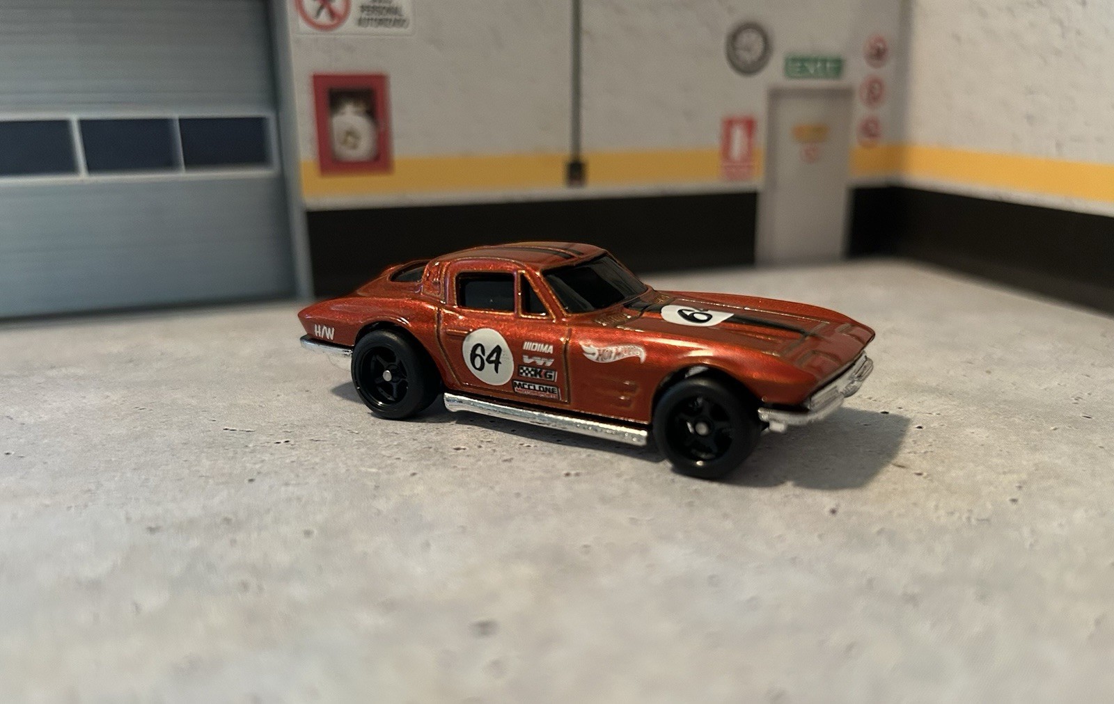 2022 HOT WHEELS 1:64 ORANGE ’64 CORVETTE STINGRAY BLACK WHEEL SWAP REAL RIDERS