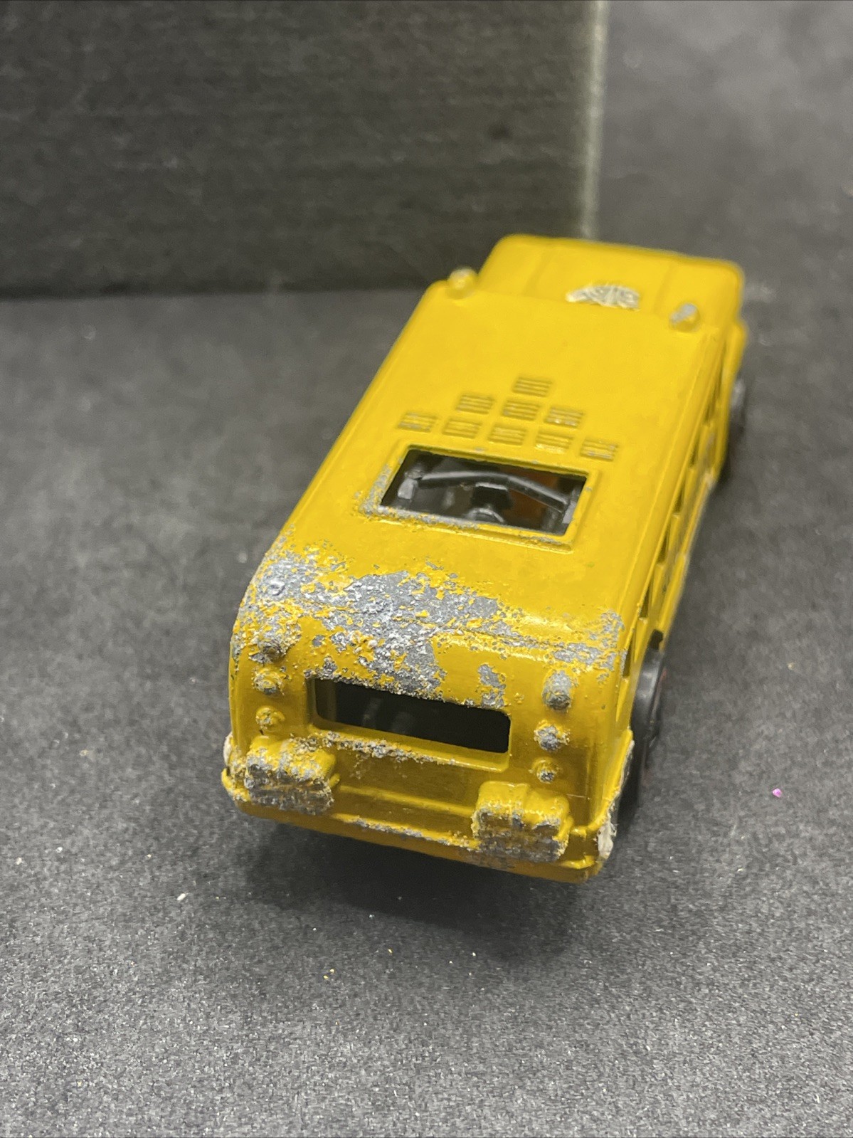 Vintage 1970 HOT WHEELS S’Cool Bus The Heavyweights Yellow Redline Decals 21