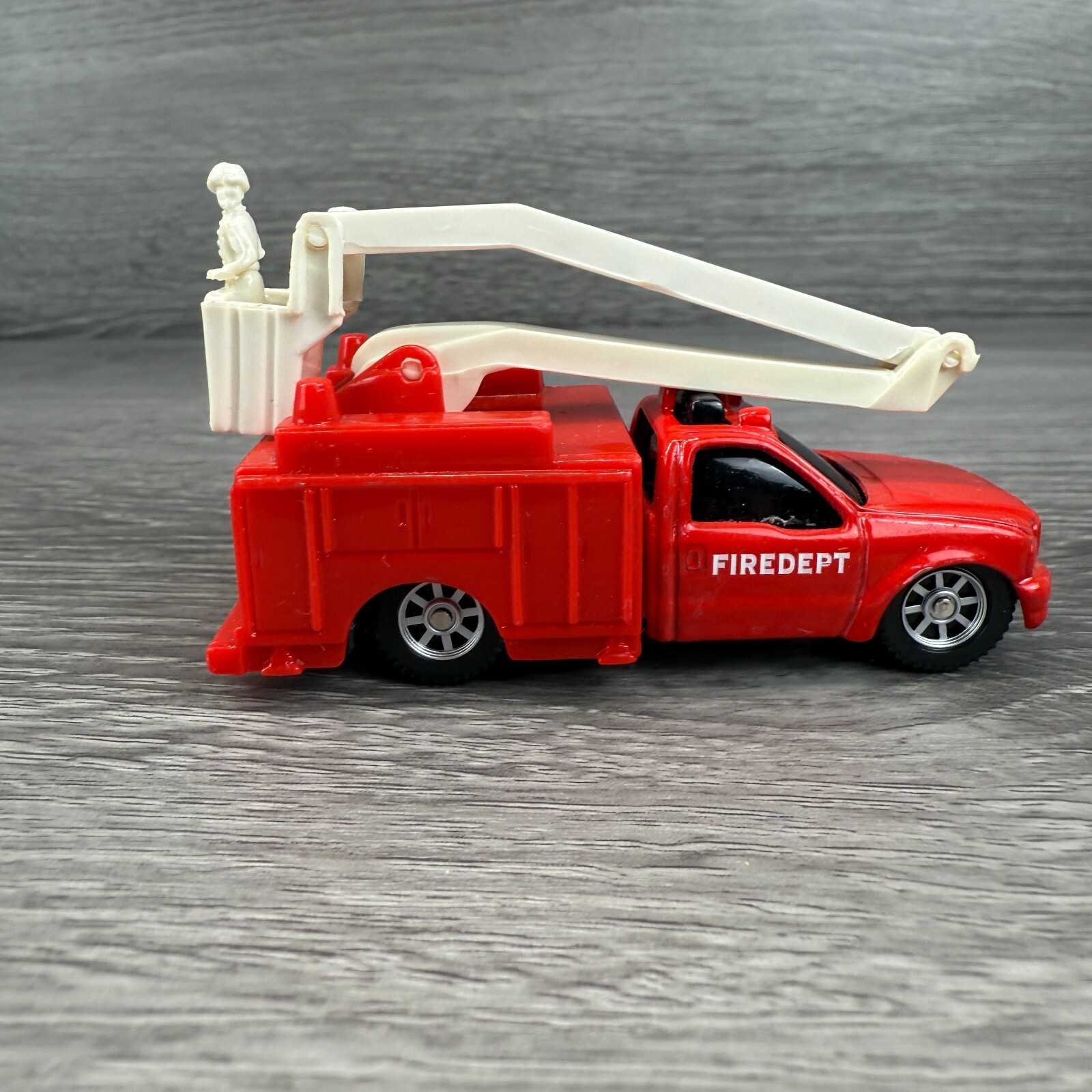 Maisto Fire Department Utility Truck w/ Manlift Bucket Red Plastic Toy Truck