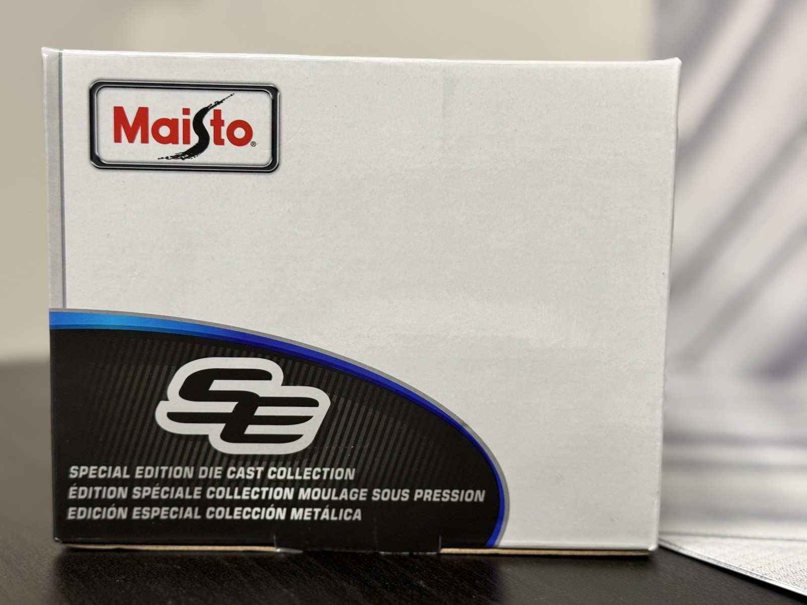 Maisto 1:18 2005 Chrysler HEMI 300C Diecast Model Car Special Edition Green