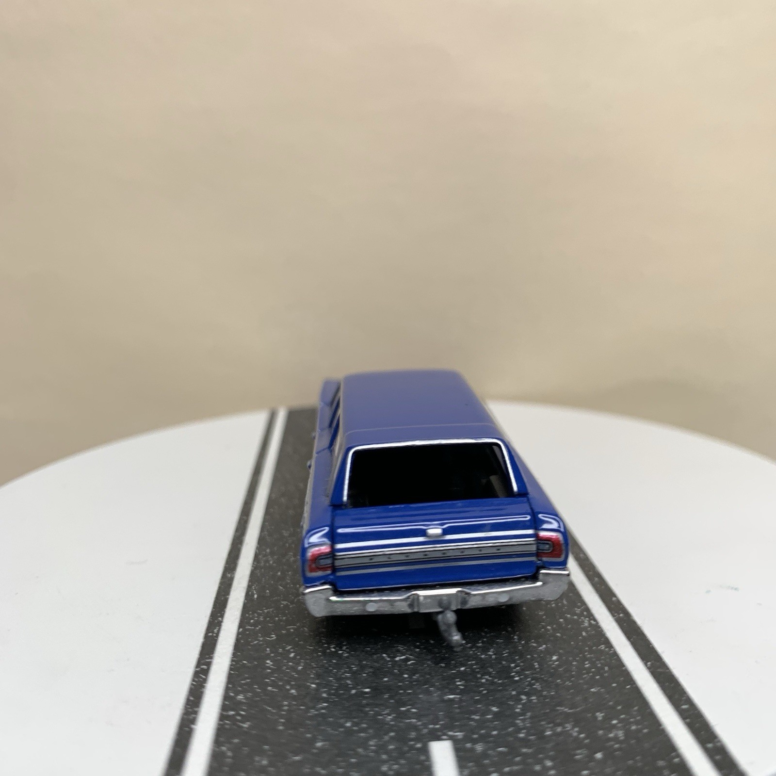 Greenlight Estate Wagons 1968 Plymouth Satellite GTX Tribute Wagon Blue 1:64 NM