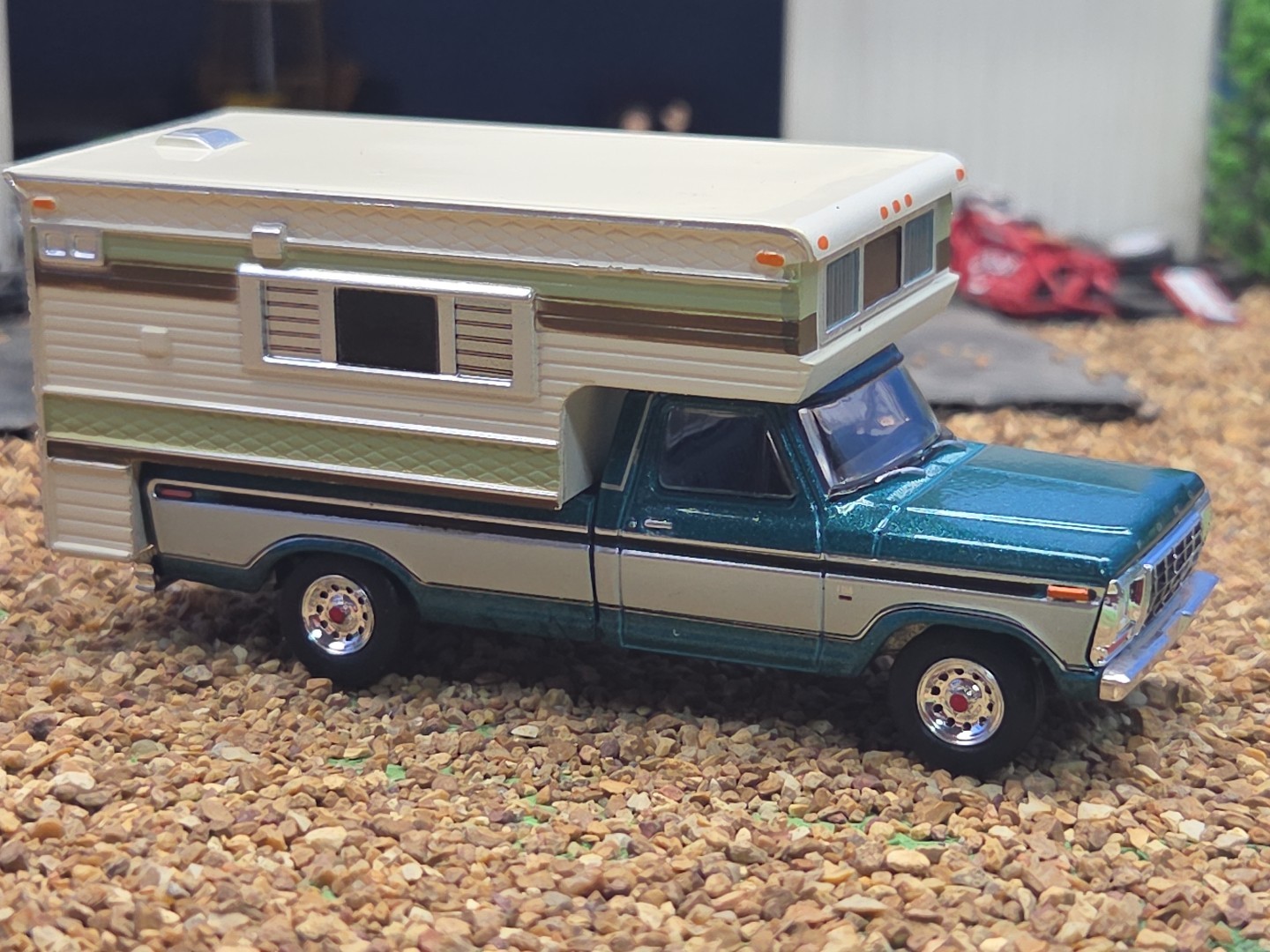 GREENLIGHT 1978-79 4×4 Ford F-250 XLT Lariat Truck 1:64 CAMPER Farm Ertl 1979