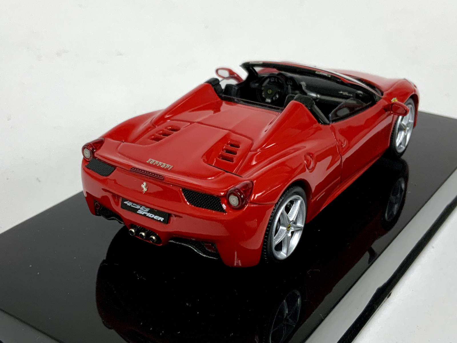 1/43 Hot Wheels Elite Ferrari 458 Italia Spider in Rosso Corsa Red W1182 TN599