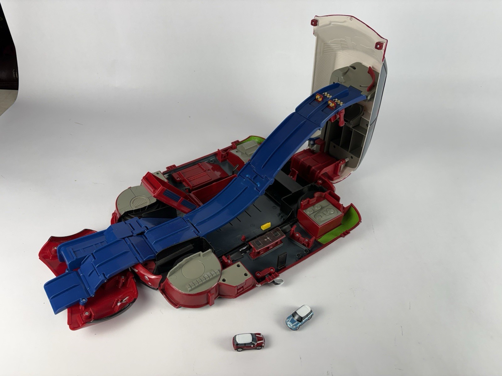Playmates Micro Machines Mini Cooper with 2 Micro Cars – FOLDS OUT – 2004